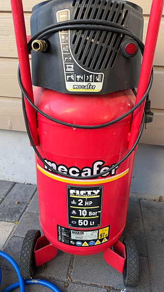 Mecafer 50 l kompressori 2 HP 10 bar letkuilla ja paineilmatyökaluilla