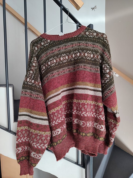 Myytävänä villapusero