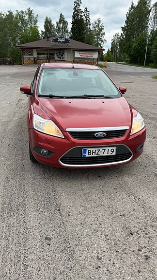 Vuokralle tarjotaan hlöauto Turussa