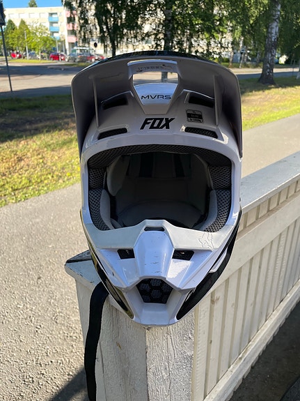 Lasten crossikypärä 51-52 cm
