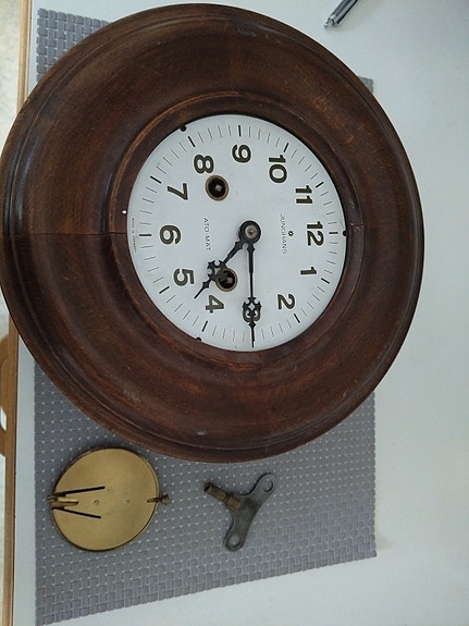 Junghans seinäkello
