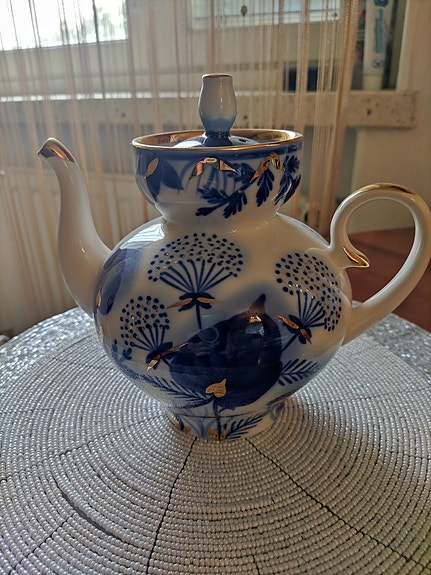 Lomonosov teekannu " Voikukka"