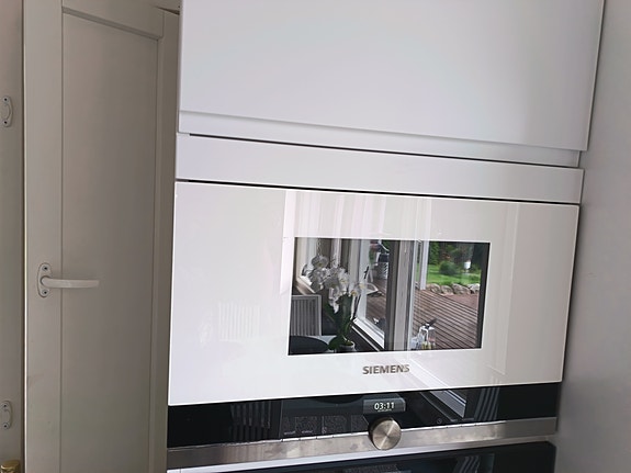 Siemens mikroaaltouuni valkoinen ja musta