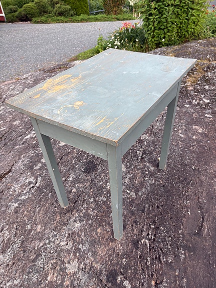Vanha talonpoikaispöytä