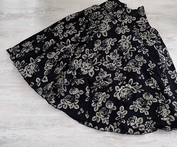 Ommellinen Glitterihame Babushka Roses koko S
