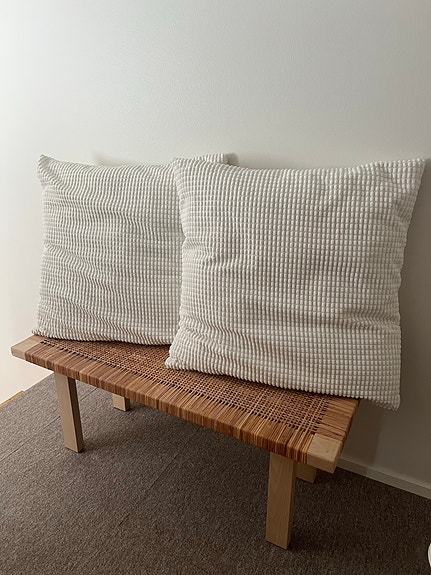 IKEA GULLKLOCKA tyynynpäälliset ja Inner sisätyynyt 65x65 cm vaalea