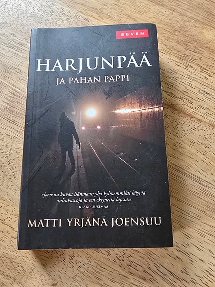 Matti Yrjänä Joensuu: Harjunpää ja pahan pappi pokkari