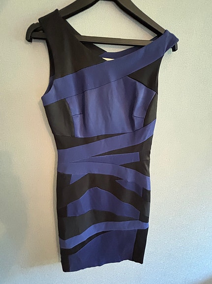 Karen Millen mekko EU 38 - (alkup. hinta n. 150 e) - käyttämätön!