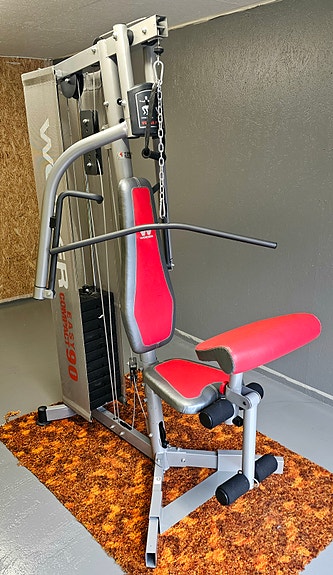Monipuolinen Weider voimaharjoittelulaite