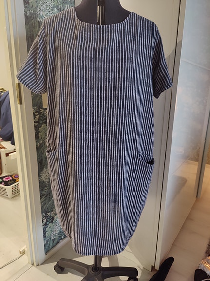Lyhythihainen mekko