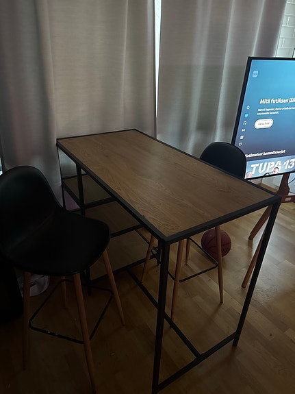 Moderni Baaripöytä ja 2 tuolia