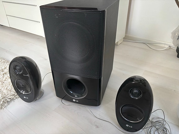 LG Subwoofer + 2 kpl kaiuttimet