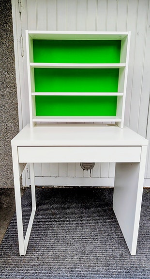 IKEA lasten kirjoituspöytä hyllyllä valkoinen/ VARATTU