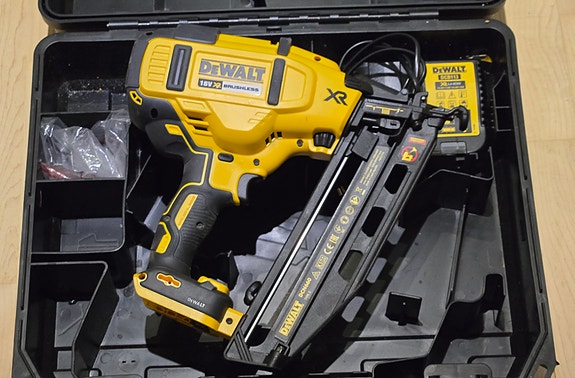 DeWalt DCN660D2 18V XR akkuviimeistelynaulain
