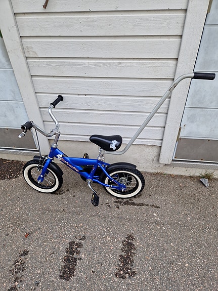 Lasten pyörä 12'' työntöaisalla