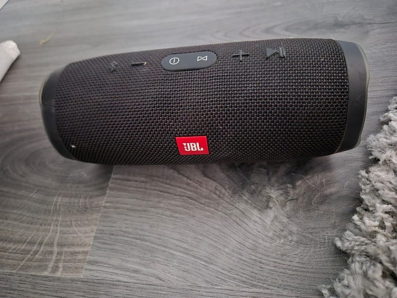 JBL charge 3 kannettava Bluetooth-kaiutin musta