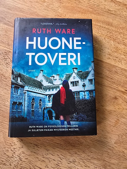 Ruth Ware Huonetoveri kirja