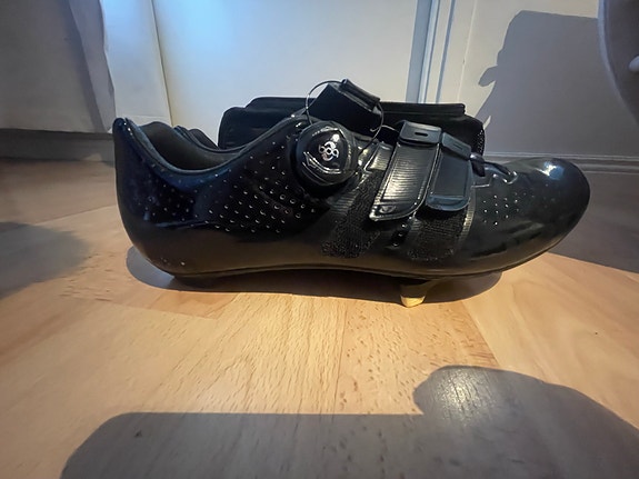 Maantiepyöräilykengät 43 ja polkimet