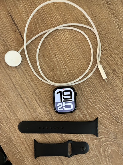 Apple Watch Series 10, GPS + Cellular 46mm Sport Band M/L