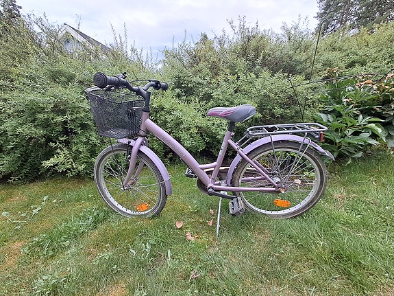 Myydään liila Solifer 20" polkupyörä