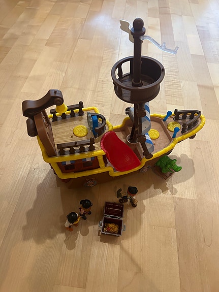 Fisher-Price Jaken merirosvolaiva ja hahmot