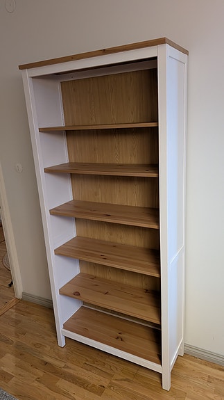 Ikea Hemnes -täyspuinen kirjahylly