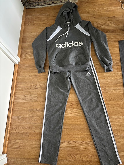 Adidas merkkinen puku