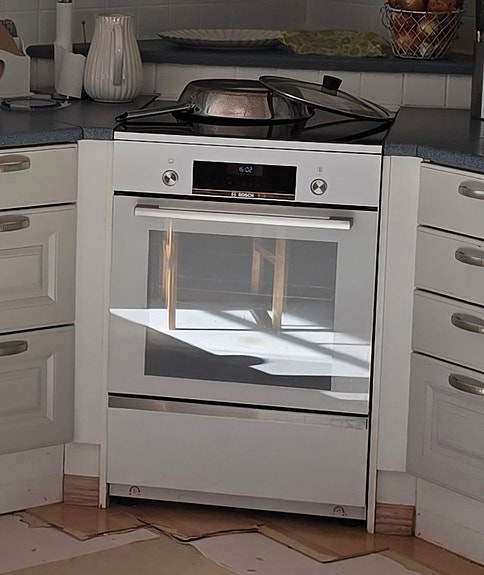Bosch valkoinen liesi uunilla 60 cm