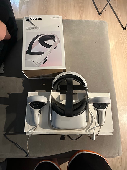 Oculus Quest 2 VR-lasit ohjaimilla ja battery pack (256gb)