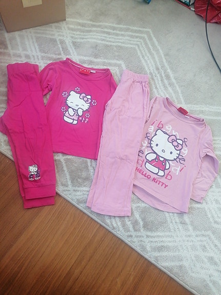 Hello kitty - yöpuku 98cm