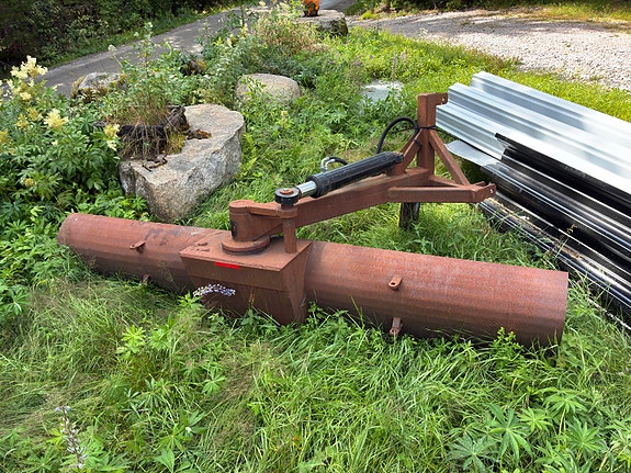 Traktorin takalana hydraulisella käännöllä