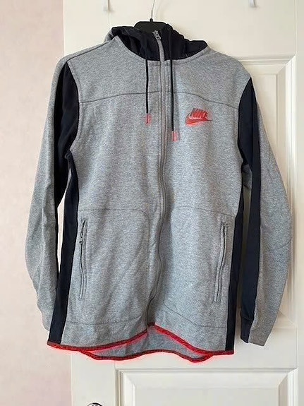 Nike huppari