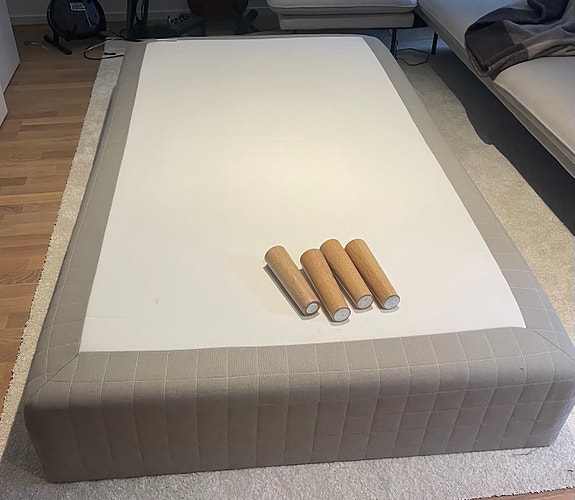 IKEA sängynrunko ja jalat