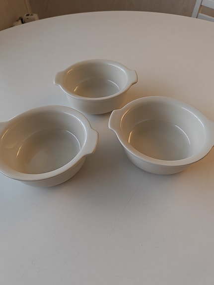 Kolme Arabian Kesti- valkoista uunivuokaa n. 14 cm