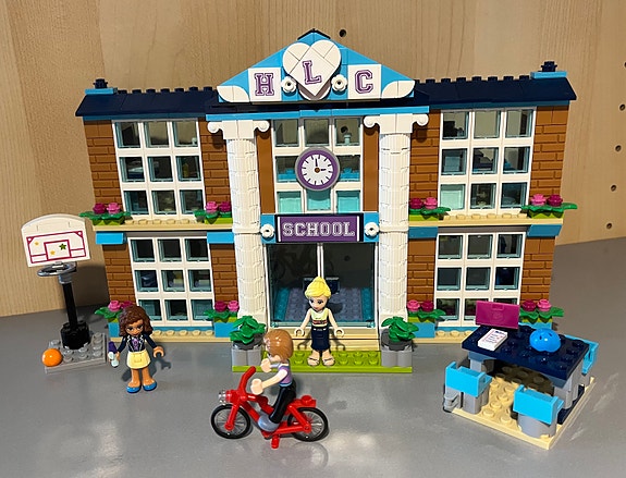 LEGO Friends Heartlake City School
