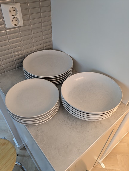 IKEA valkoiset lautaset 6+6+5kpl