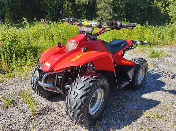 Huippukuntoon rakennettu Rally USA 50cc lastenmönkijä – valmis ajoon!
