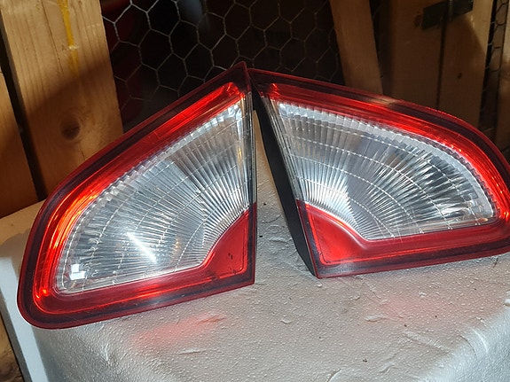 takavalo takaluukkuun Nissan Qashqai+2 2013