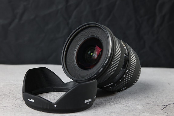 Sigma 10-20mm f/4-5.6 DC HSM laajakulmazoom-objektiivi