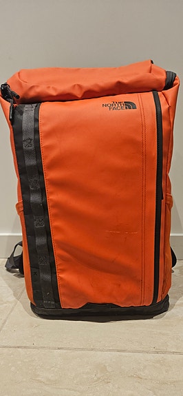 The North Face oranssi jokasään reppu - VARATTU