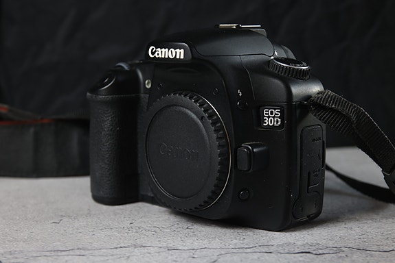 Canon EOS 30D runko