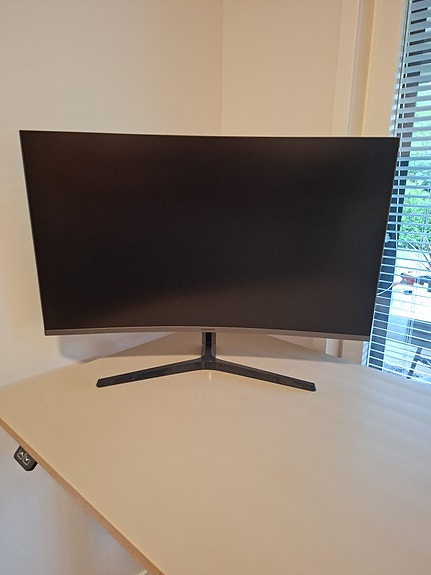 Samsung "32" kaareva näyttö