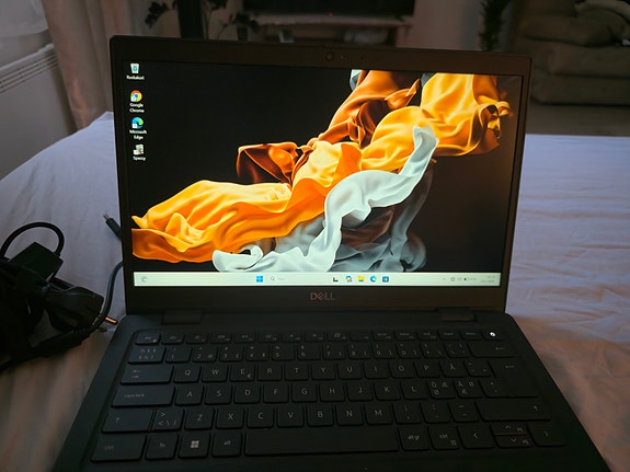 Dell kannettava tietokone 14" musta Intel Core i3 11th Gen