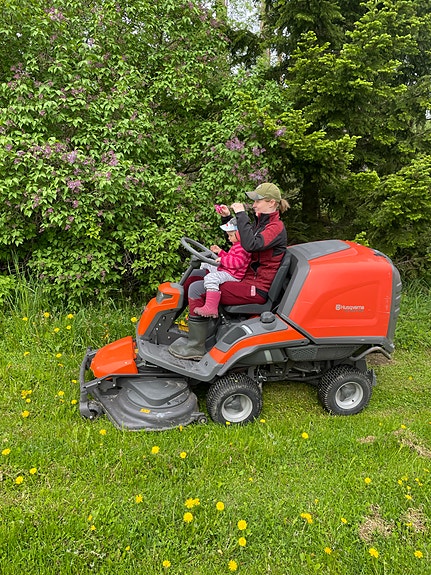Husqvarna neliveto 113cm etuleikkuri keräävällä säiliöllä