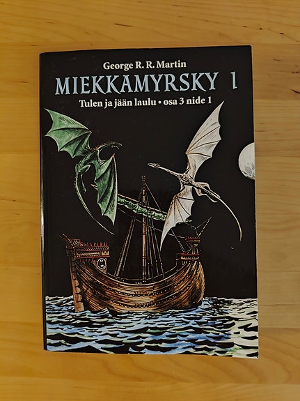 George R.R. Martin Miekkamyrsky 1 kirja Tulen ja jään laulu