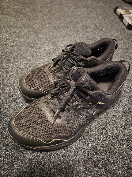 Asics juoksukengät Gore-Tex koko 41,5 musta