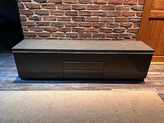 Ikea tv-taso.