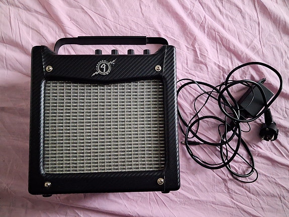 Fender Mustang Mini kitaravahvistinkombo