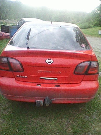 nissan primera p11 hatchback 2001vm takaluukku punainen
