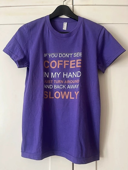 American Apparel naisten violetti printti teksti t-paita koko L Coffee Kahvi